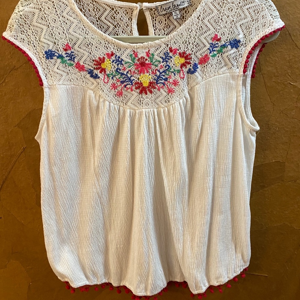 Cute pom pom top